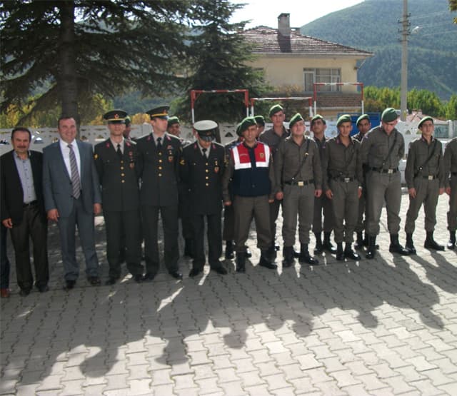 Taraklı protokolü askerlerle bayramlaştı
