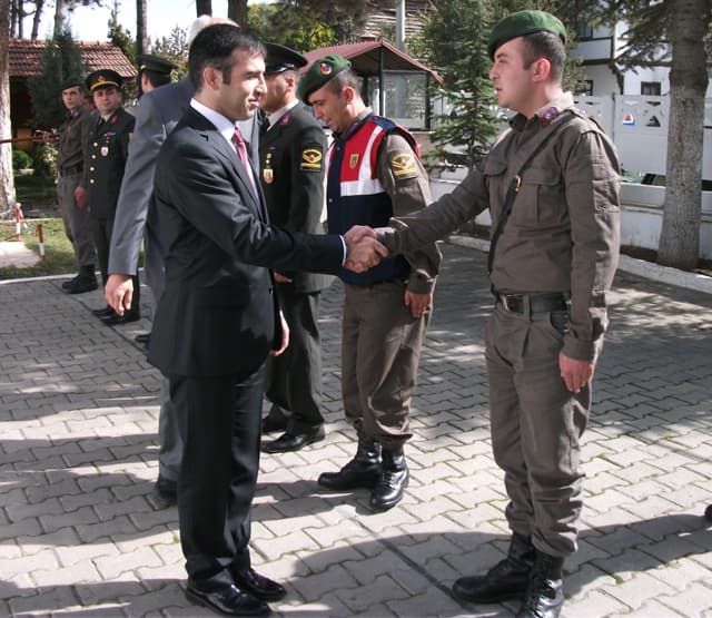 Taraklı protokolü askerlerle bayramlaştı
