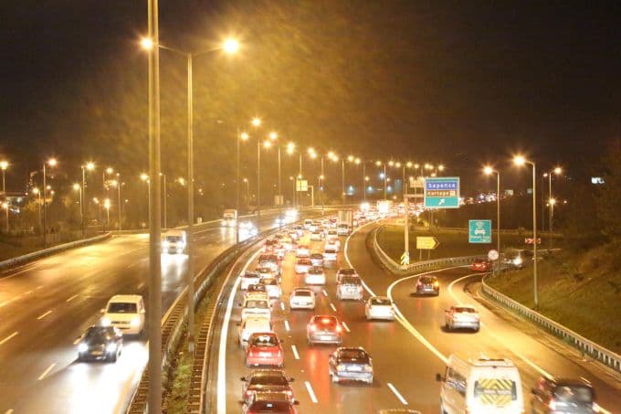 TEM Sapanca kesiminde trafik durma noktasına geldi