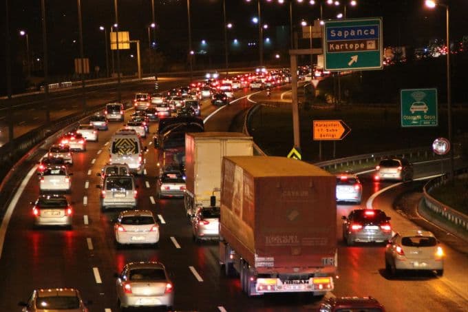 TEM Sapanca kesiminde trafik durma noktasına geldi