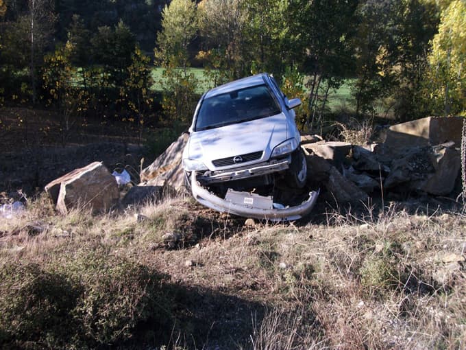 Hurdaya dönen araçtan, burnu bile kanamadan kurtuldu