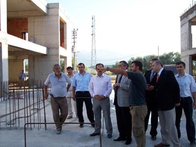 Vali Atak, İncelemelerde Bulundu