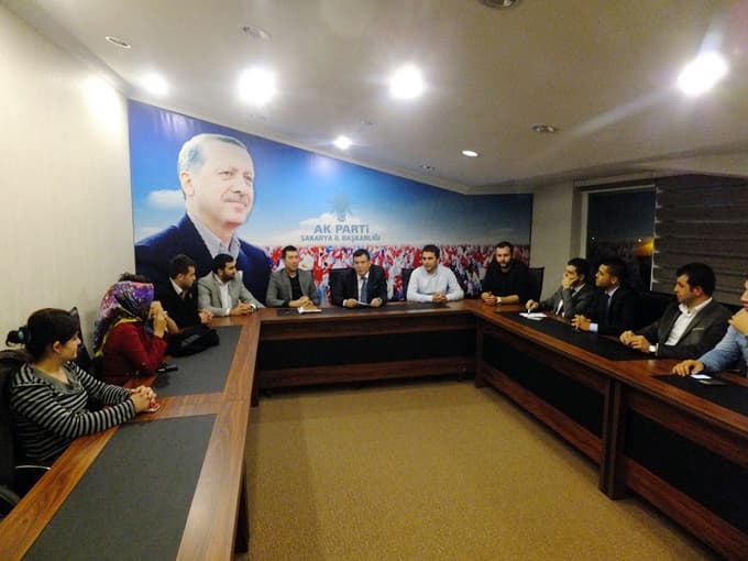 AKP'li Aday Adayları, İl Gençlik toplantısında kendilerini anlattı
