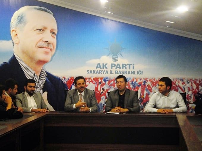 AKP'li Aday Adayları, İl Gençlik toplantısında kendilerini anlattı