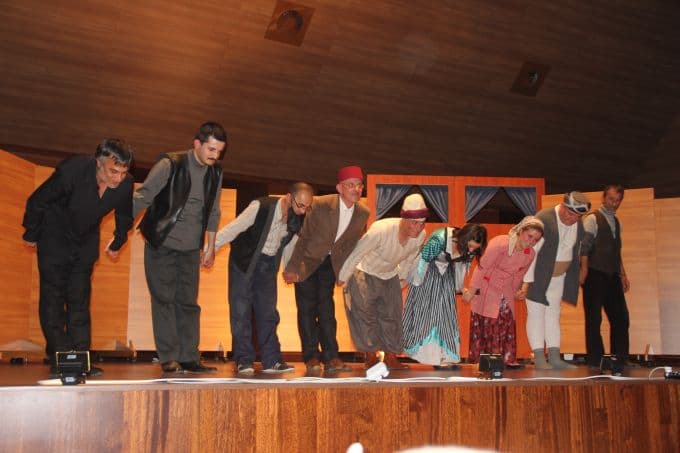 Ünlü oyunculardan kader mahkumlarına tam not