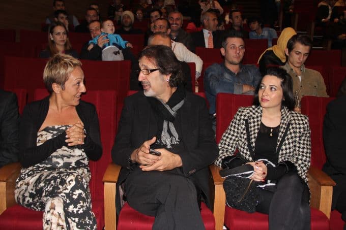 Ünlü oyunculardan kader mahkumlarına tam not