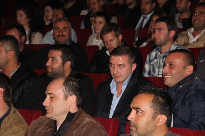 Ünlü oyunculardan kader mahkumlarına tam not