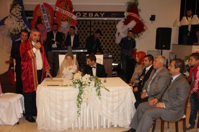 Başkan Zeynur Özel kızını evlendirdi