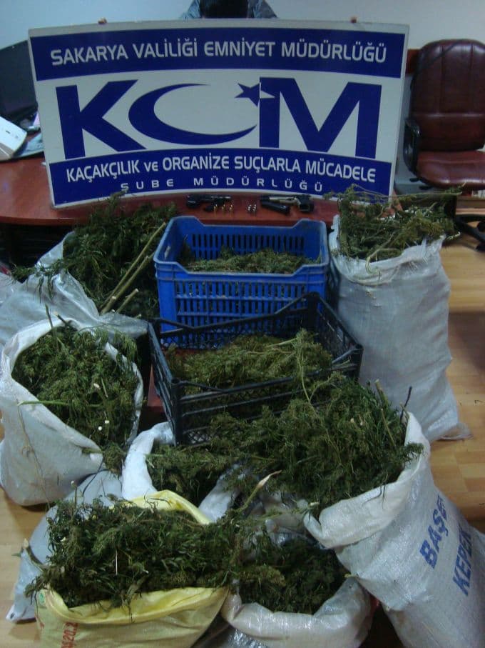 Akyazı'da 25 kilo esrar ele geçirildi