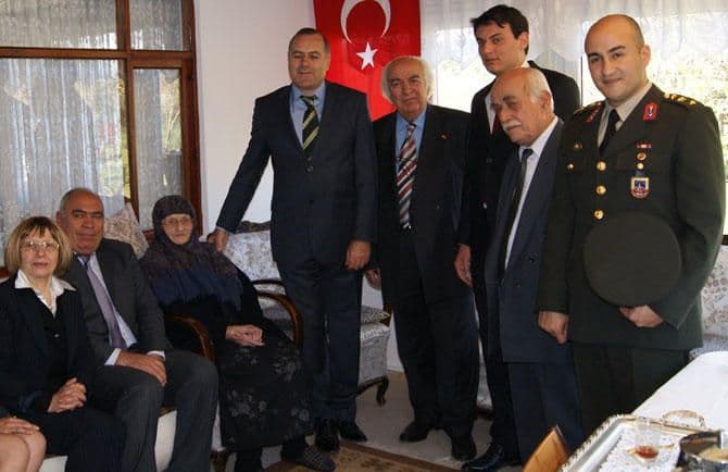 105 yaşındaki nineyi duygulandıran ziyaret