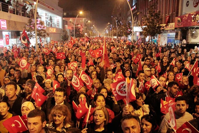 Bir gecede iki kutlama