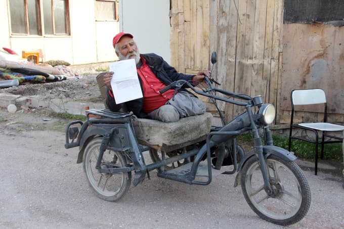 Depremzedeler sokakta kaldı