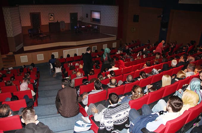 Necip Fazıl'ın oyununa yoğun ilgi