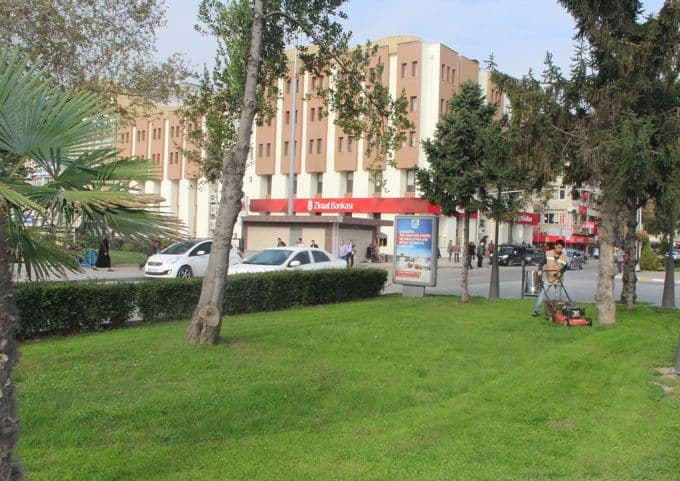 Şehrin önemli caddelerinde kışa hazırlık