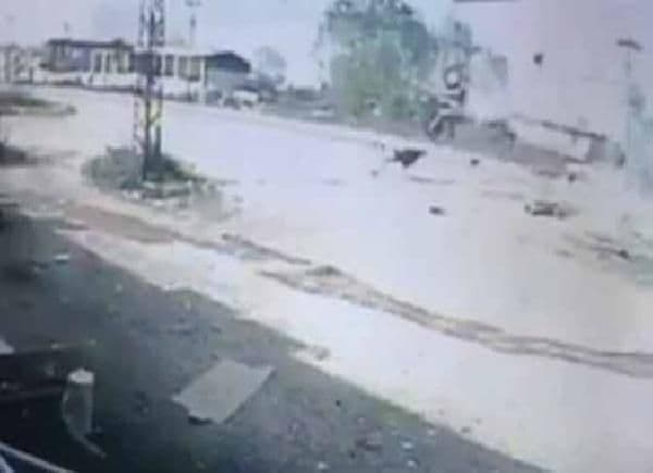 Motosikletli gencin ölüm anı güvenlik kamerasında