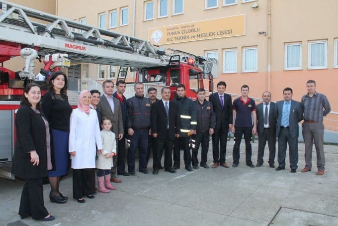 Okuldaki yangın tatbikatı gerçeğini aratmadı