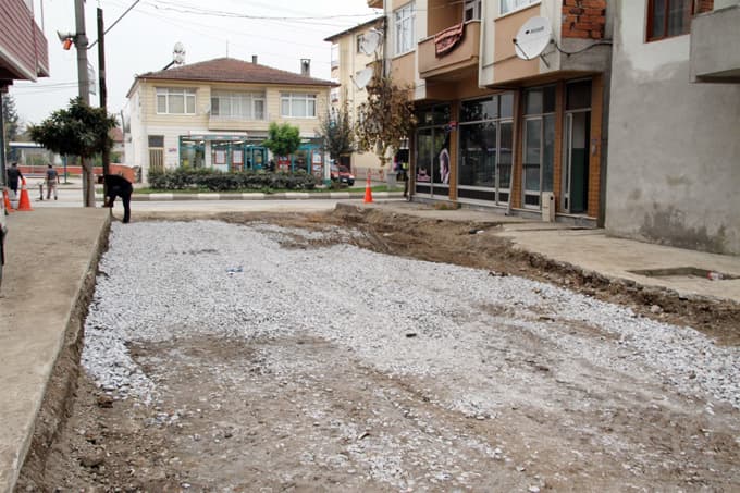 Akyazı Belediyesi, örnek sokak çalışmalarına devam ediyor