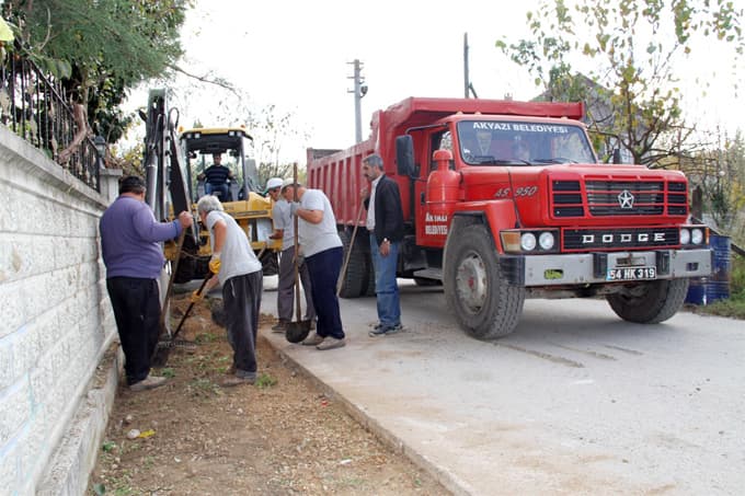 Akyazı Belediyesi, örnek sokak çalışmalarına devam ediyor