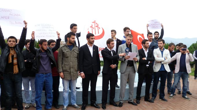 Alperenler'den üniversitedeki olaylara tepki