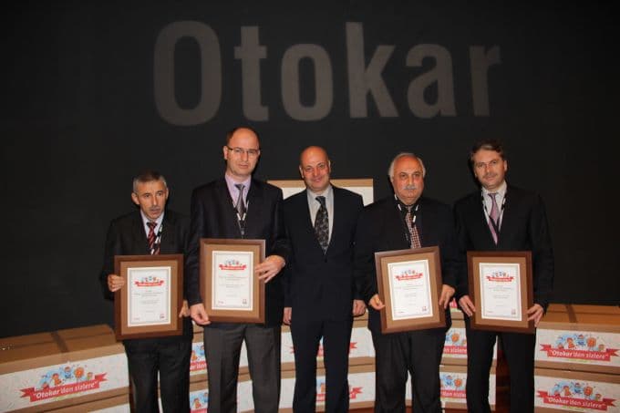 Otokar'dan "kitap ve oyuncak kumbarası" projesi 