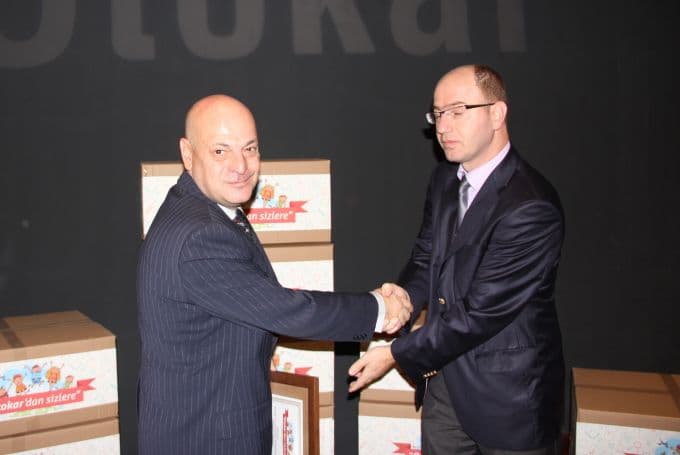 Otokar'dan "kitap ve oyuncak kumbarası" projesi 