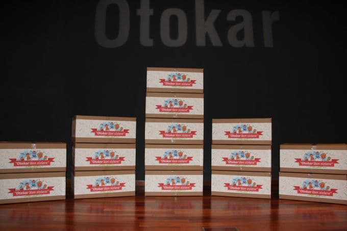 Otokar'dan "kitap ve oyuncak kumbarası" projesi 
