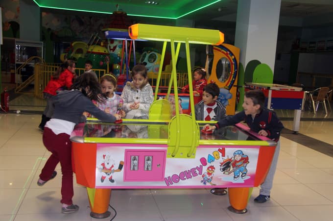Öğrenciler, "Hendek'i tanıyalım" adlı ödevleri kapsamında belediyeyi tanıyor