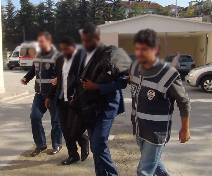 Bilim adamlarının çalışmalarını çalmak istediler