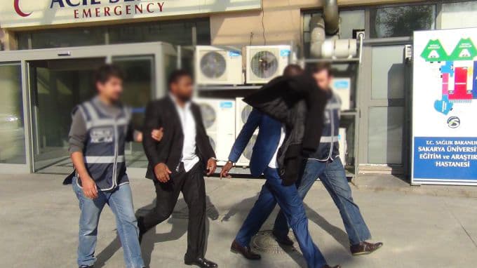 Bilim adamlarının çalışmalarını çalmak istediler