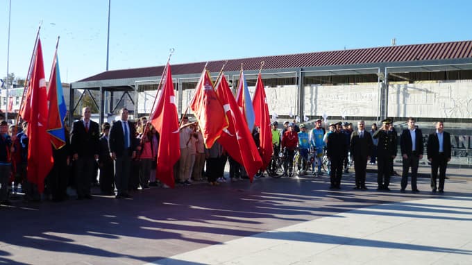 Ulu Önder Atatürk, ebediyete intikal edişinin 75'inci yıldönümünde anıldı 