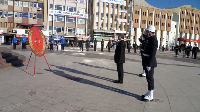 Ulu Önder Atatürk, ebediyete intikal edişinin 75'inci yıldönümünde anıldı 