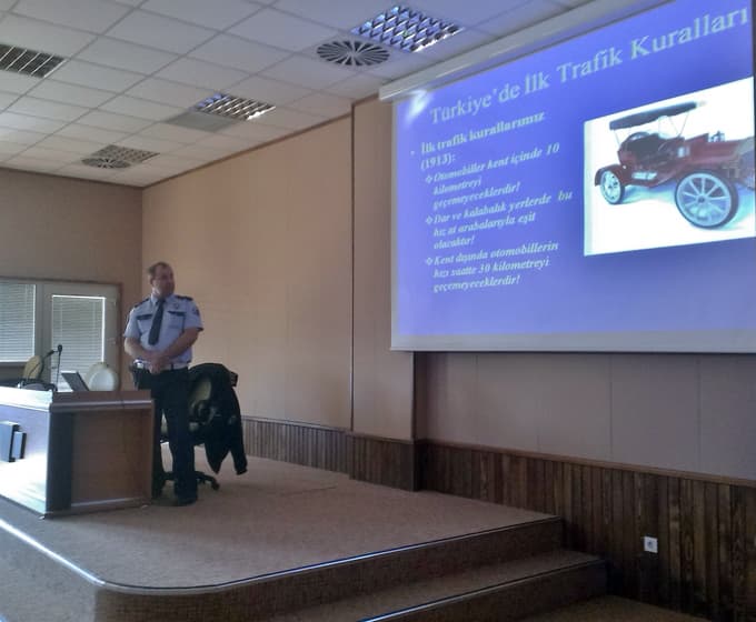 Ambulans şoförlerine trafik eğitimi verildi