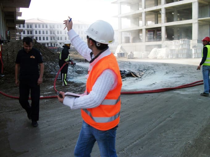 Habersiz yapılan yangın tatbikatı vatandaşı korkuttu!