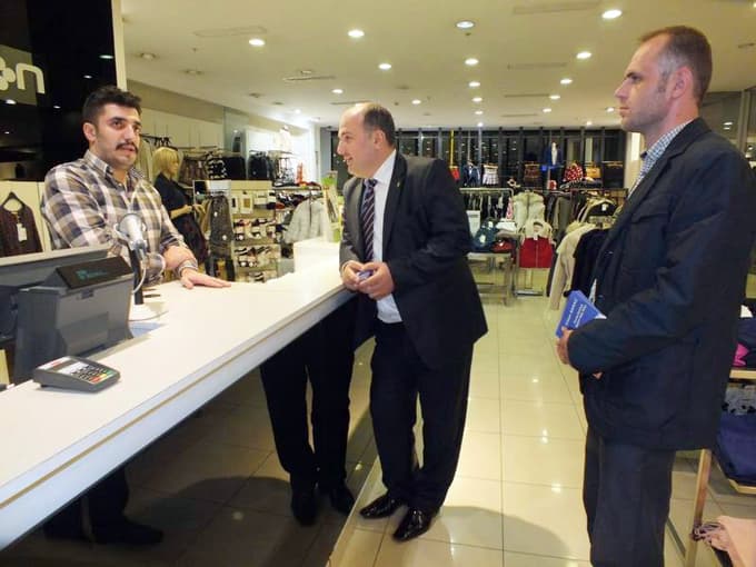 Cihan Saraç, Ada AVM esnafını gezdi