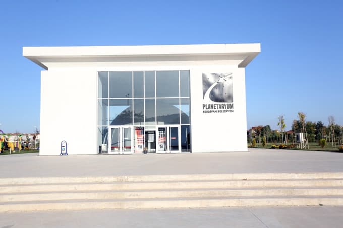 Öğrenciler, evrenin gizemini Serdivan Planetaryum'da keşfediyor