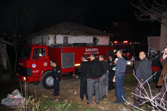 Ahırda çıkan yangında, 20 hayvan telef oldu