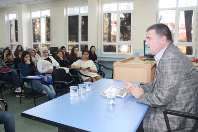 Matur, SAÜ'lü öğrencilere yerel basını anlattı