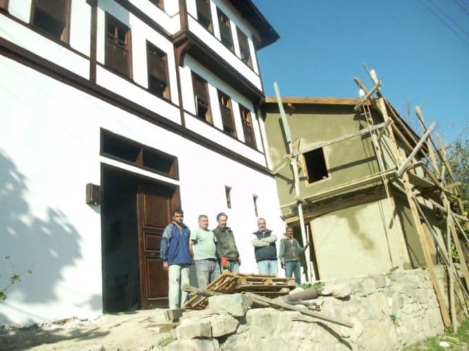 Taraklı'da kerpiç evler geleceğe taşınıyor