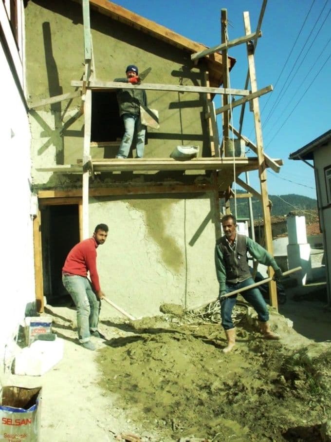 Taraklı'da kerpiç evler geleceğe taşınıyor