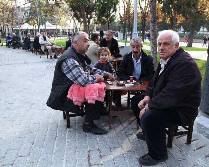 Güzel havanın keyfini Şemsiyeli Park'ta çıkardılar