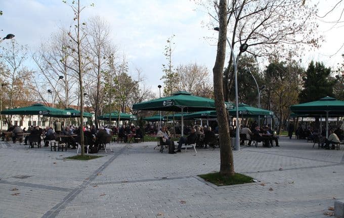Güzel havanın keyfini Şemsiyeli Park'ta çıkardılar