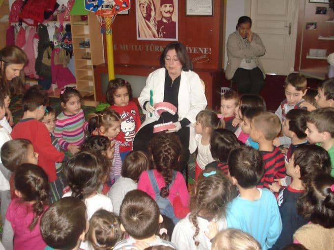 Minik öğrencilere diş sağlığı taraması