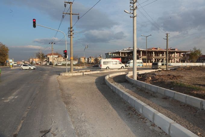 Şehrin önemli bölgelerine yeni kavşaklar yapılıyor