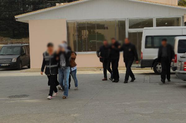 Gözlerine kestirdikleri evleri bu yöntemlerle soydular