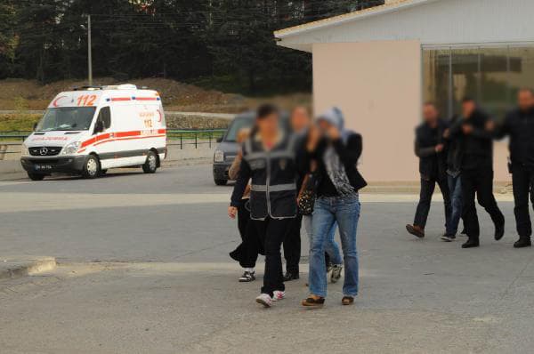 Gözlerine kestirdikleri evleri bu yöntemlerle soydular