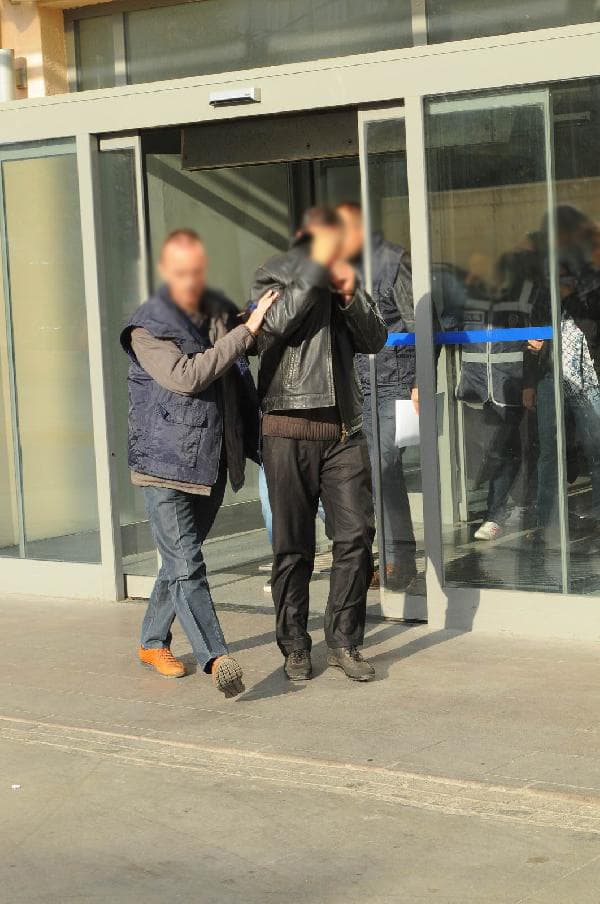 Gözlerine kestirdikleri evleri bu yöntemlerle soydular