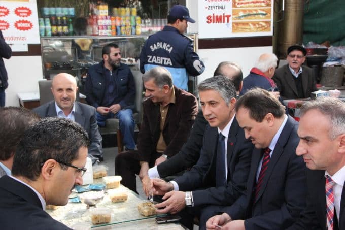 Sapanca Kaymakamlığı, 2 bin kişiye aşure dağıttı