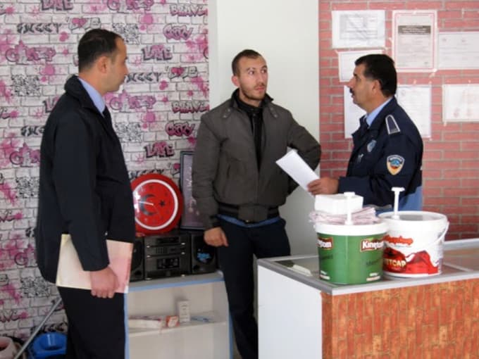 Zabıta ekipleri, okul kantinlerini denetledi