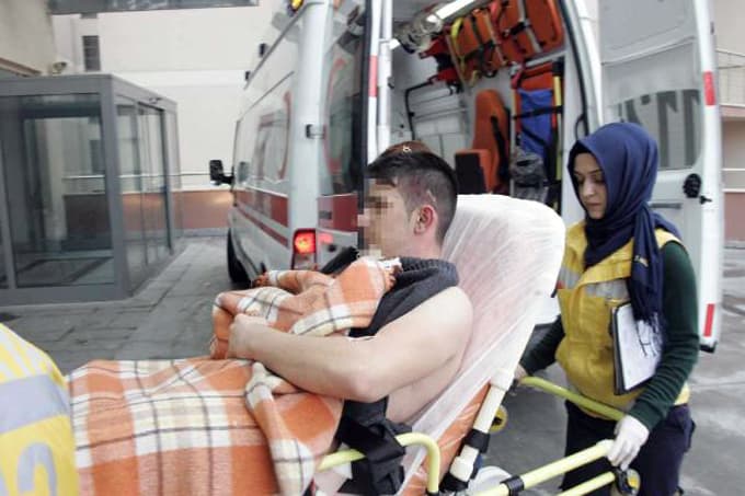 Okul önündeki kavgada, bir öğrenci bıçaklandı