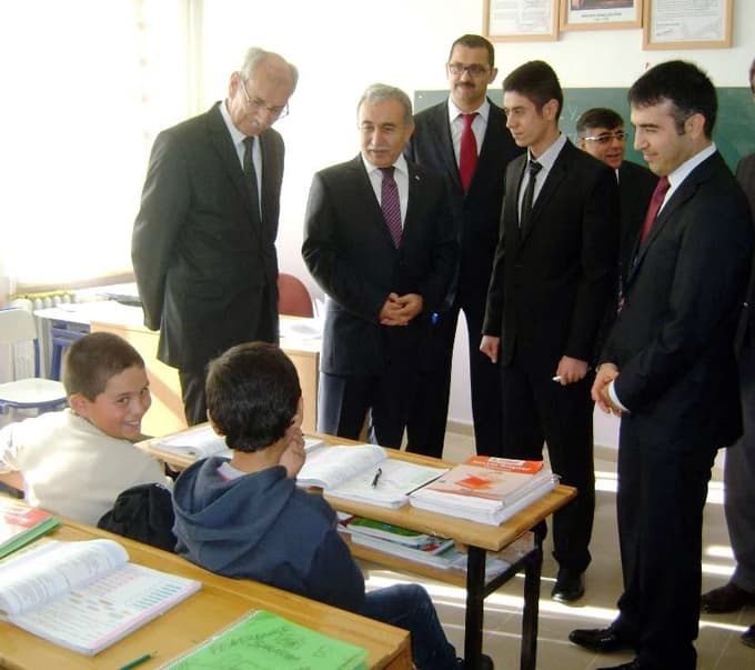 Vali Büyük, Taraklı'daki okulları gezdi